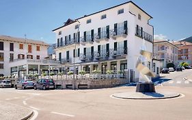 Residence Riva Del Lario